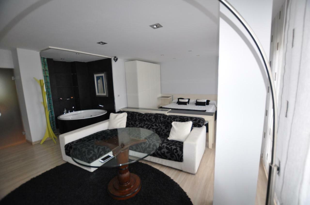 Black And White Suitte "Marques" Noja Exterior foto