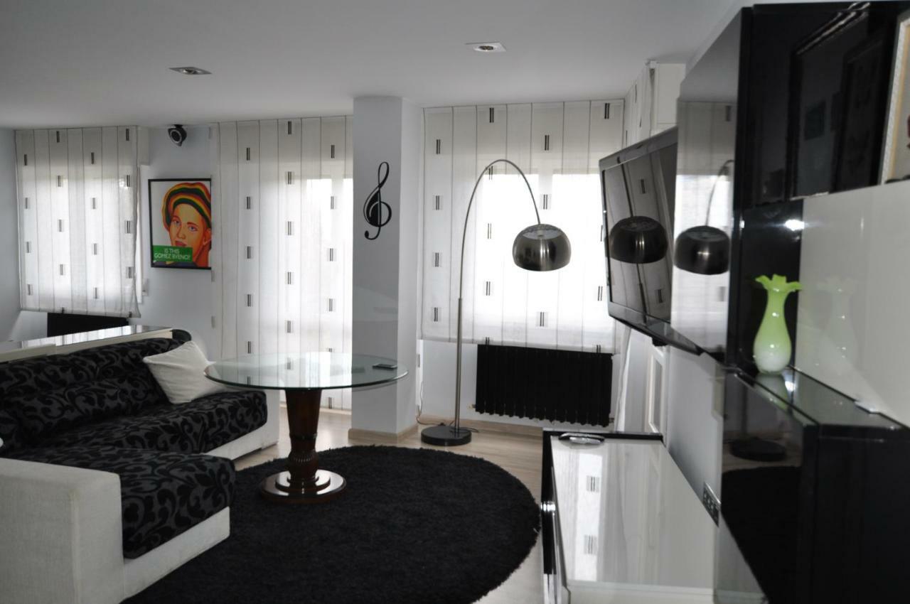 Black And White Suitte "Marques" Noja Exterior foto