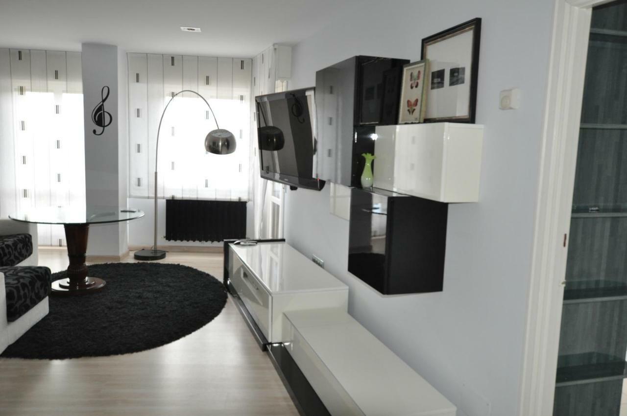 Black And White Suitte "Marques" Noja Exterior foto